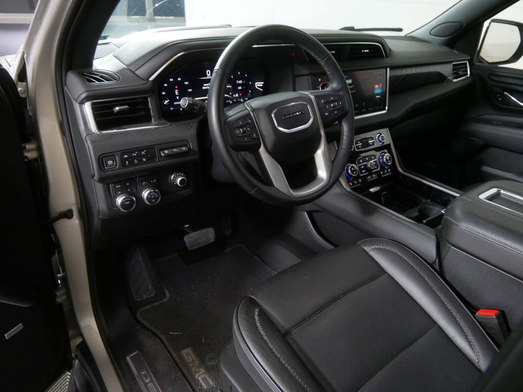 Used 2024 GMC Yukon XL Denali AWD/4WD image 16