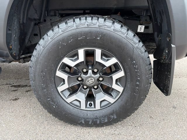 Used 2022 Toyota Tacoma TRD Off-Road AWD/4WD image 13