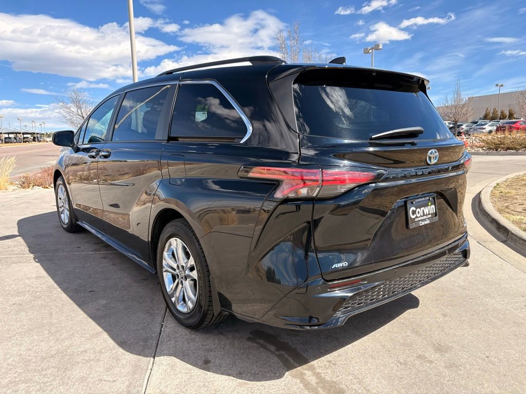 Used 2023 Toyota Sienna XSE AWD/4WD image 6