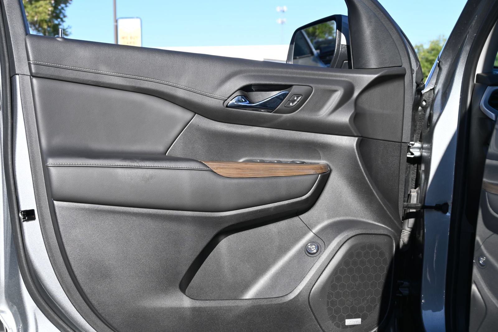 Used 2023 GMC Acadia SLE w/ Driver Convenience Package FWD image 19