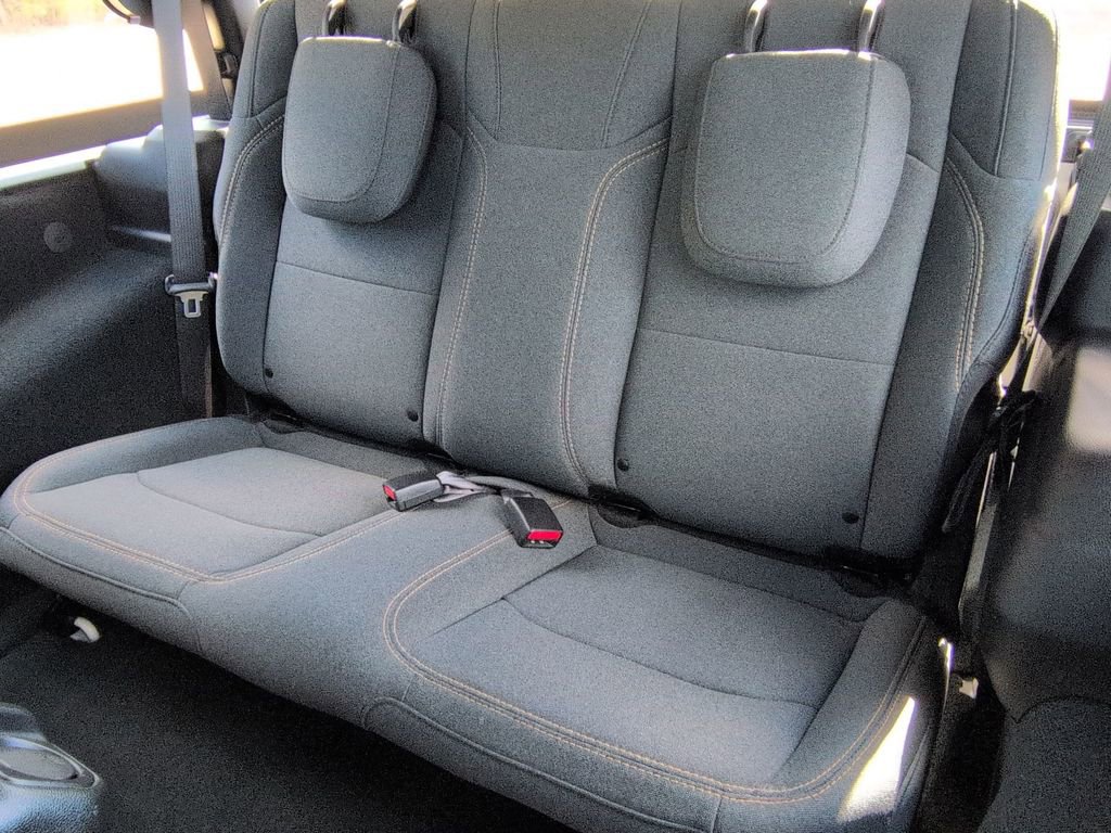 Used 2024 Jeep Wrangler Sport image 17