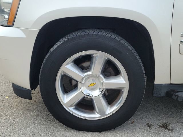 Used 2011 Chevrolet Suburban LTZ RWD image 6
