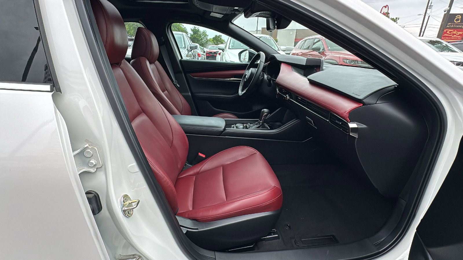 Used 2025 MAZDA MAZDA3 Hatchback w/ Appearance Package image 23