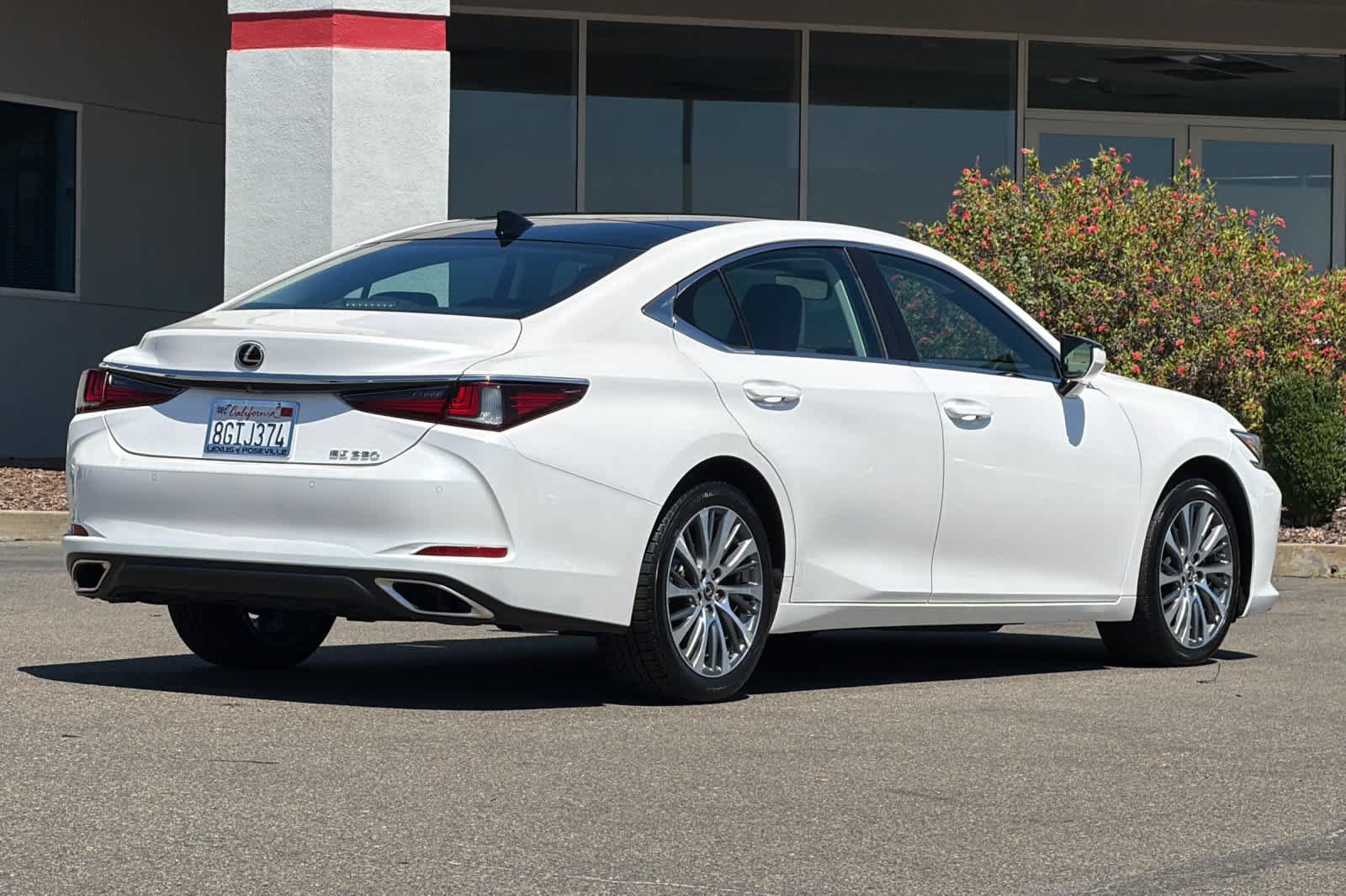Used 2019 Lexus ES 350 w/ Premium Package FWD image 2