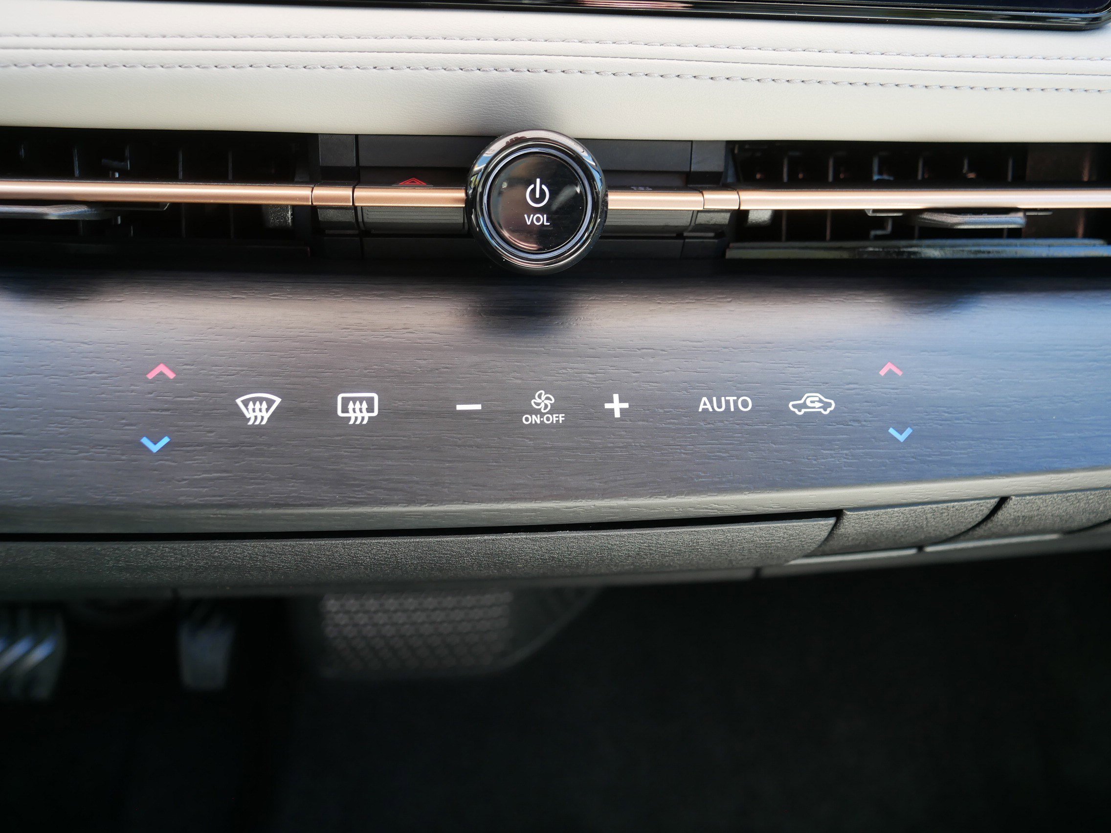 Certified 2024 Nissan Ariya AWD image 23