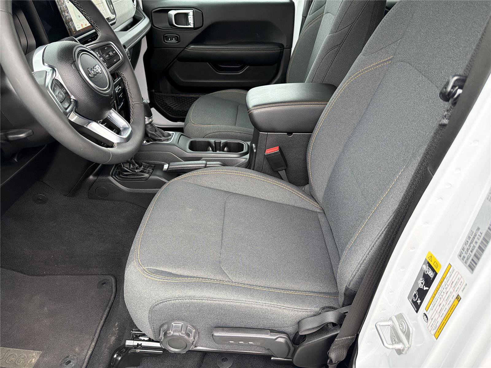 Used 2025 Jeep Wrangler Sahara image 10