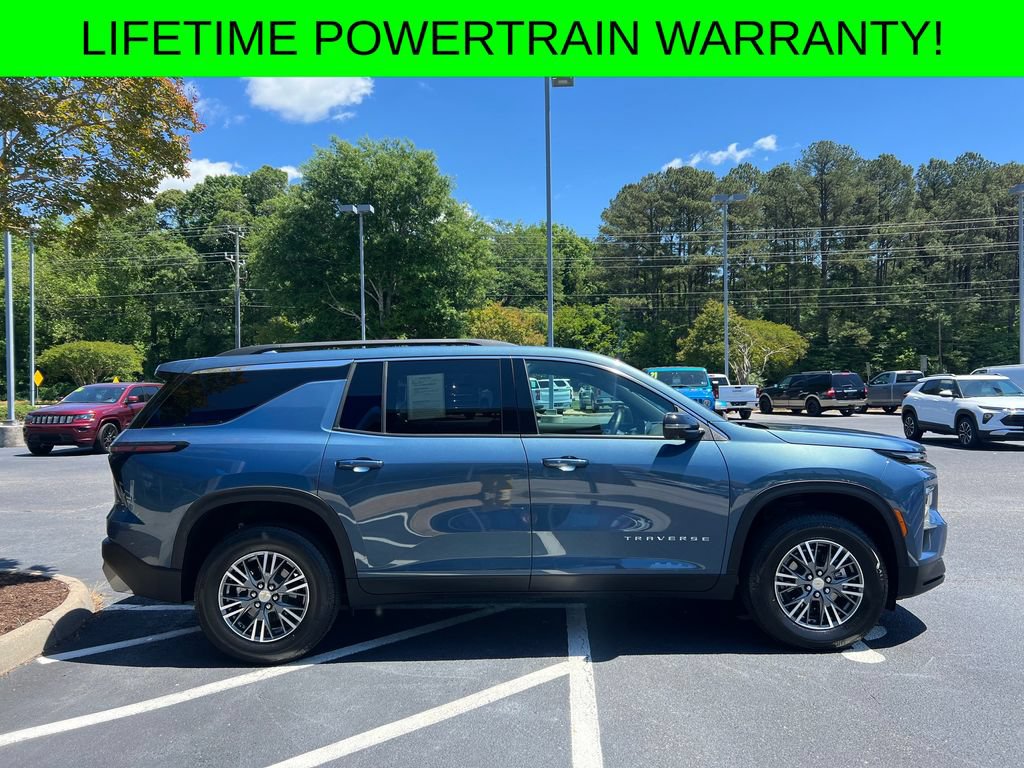 Used 2025 Chevrolet Traverse LT FWD image 2