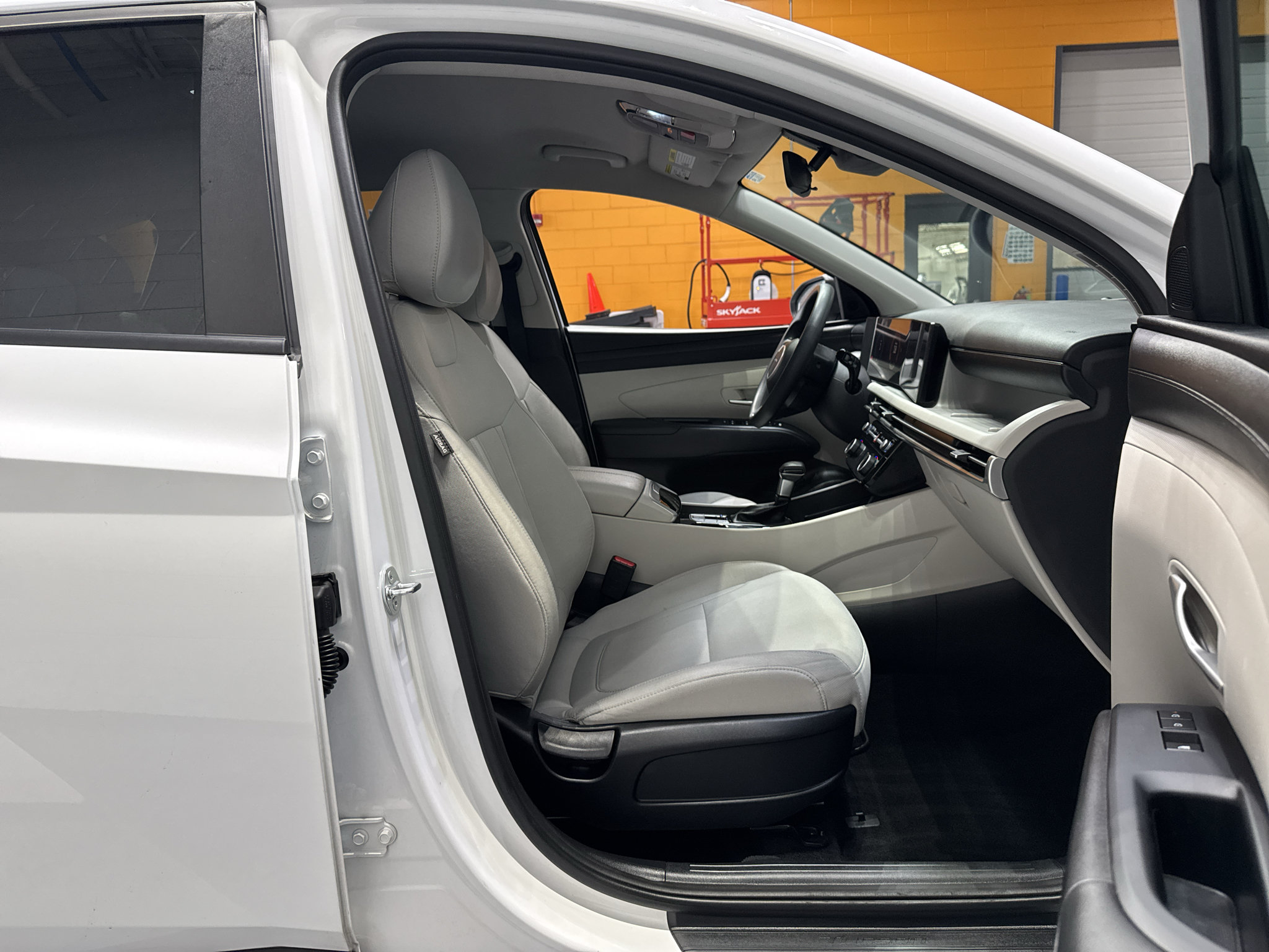 Used 2025 Hyundai Tucson SEL FWD image 18