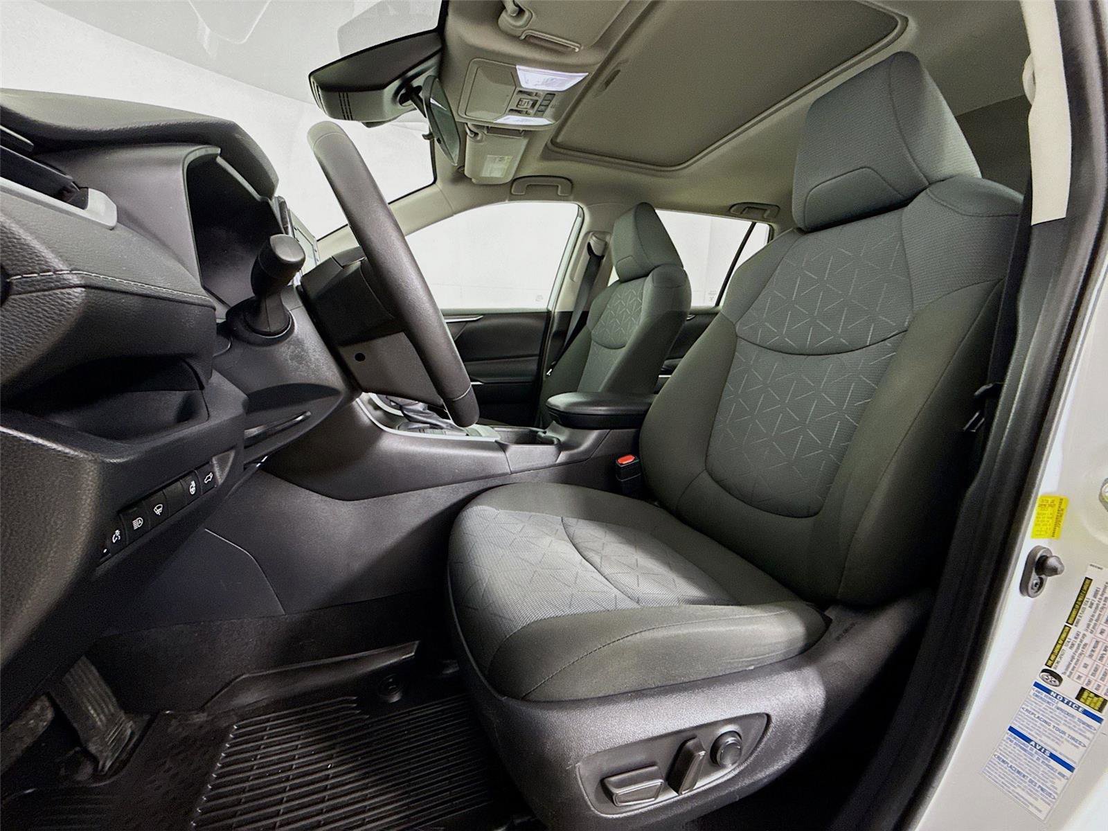 Used 2022 Toyota RAV4 XLE w/ Convenience Package image 21