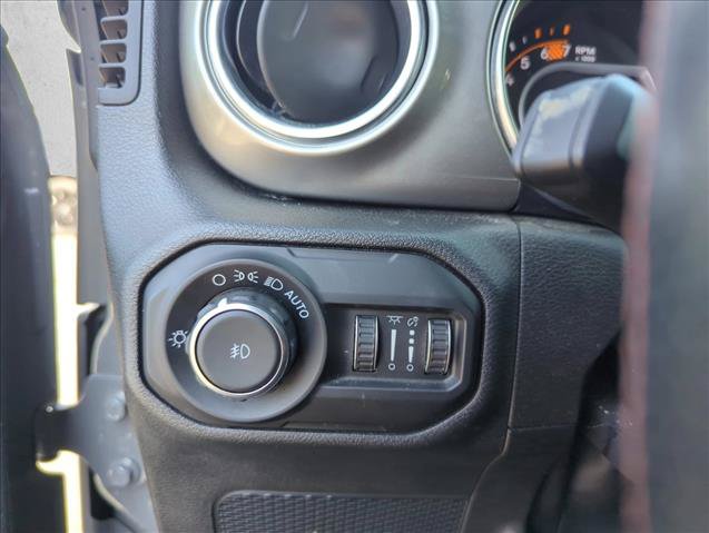 Used 2019 Jeep Wrangler Unlimited Sahara AWD/4WD image 15