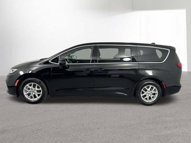 Used 2025 Chrysler Pacifica Select FWD image 29