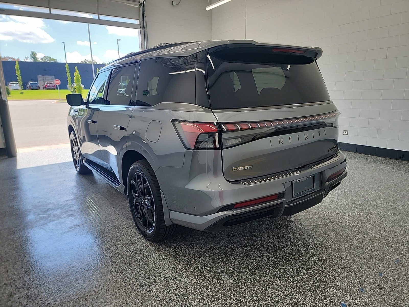 New 2026 INFINITI QX80 Sensory image 3