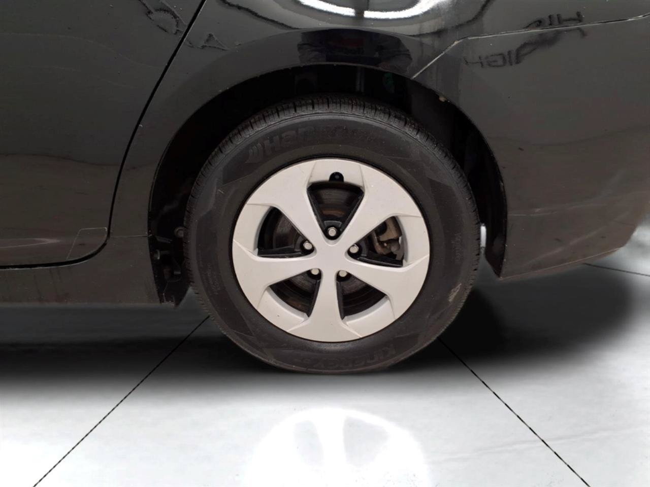 Used 2015 Toyota Prius Four FWD image 25