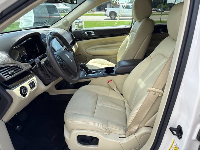 Used 2016 Lincoln MKT AWD image 10
