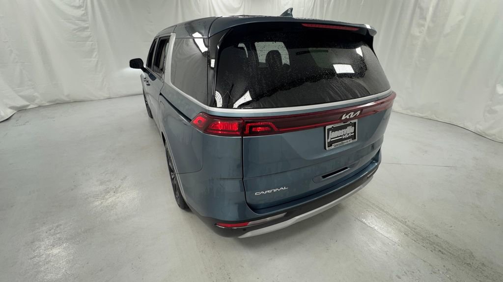 Used 2024 Kia Carnival EX FWD image 5