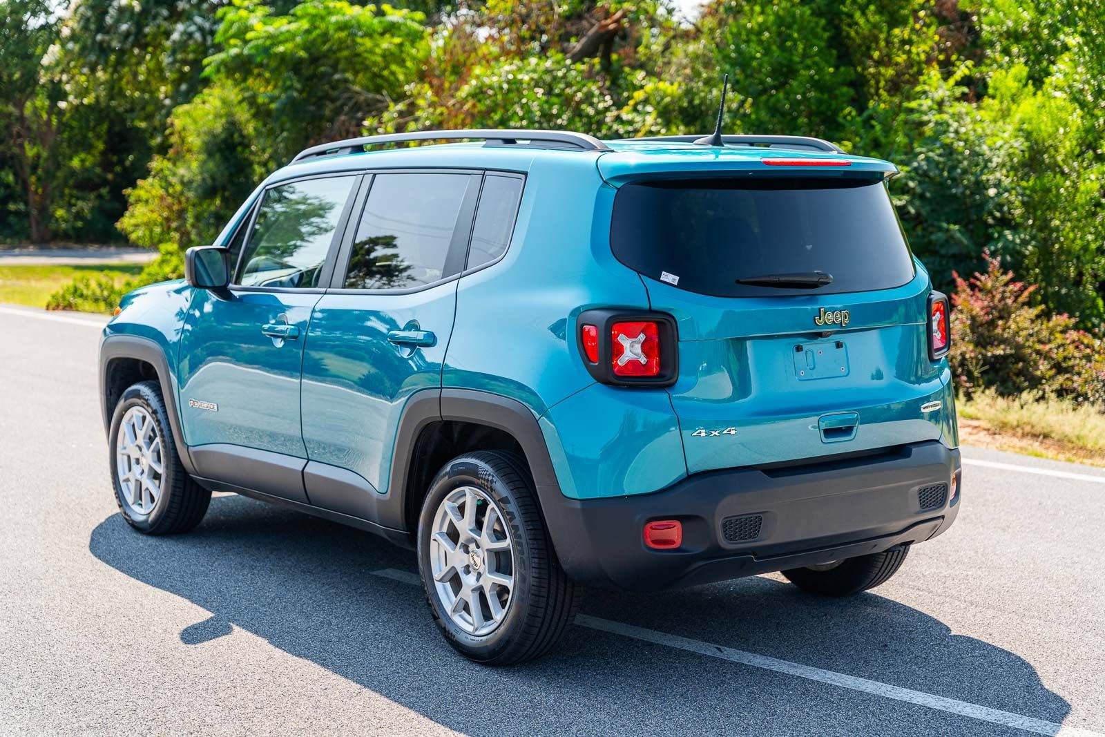 Used 2022 Jeep Renegade Latitude AWD/4WD image 5
