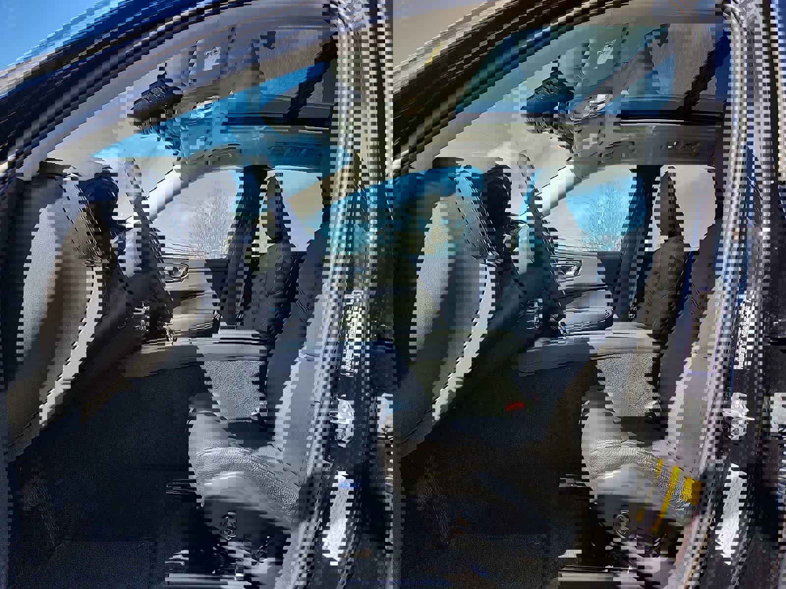 Used 2022 Volvo XC60 B5 Momentum image 14