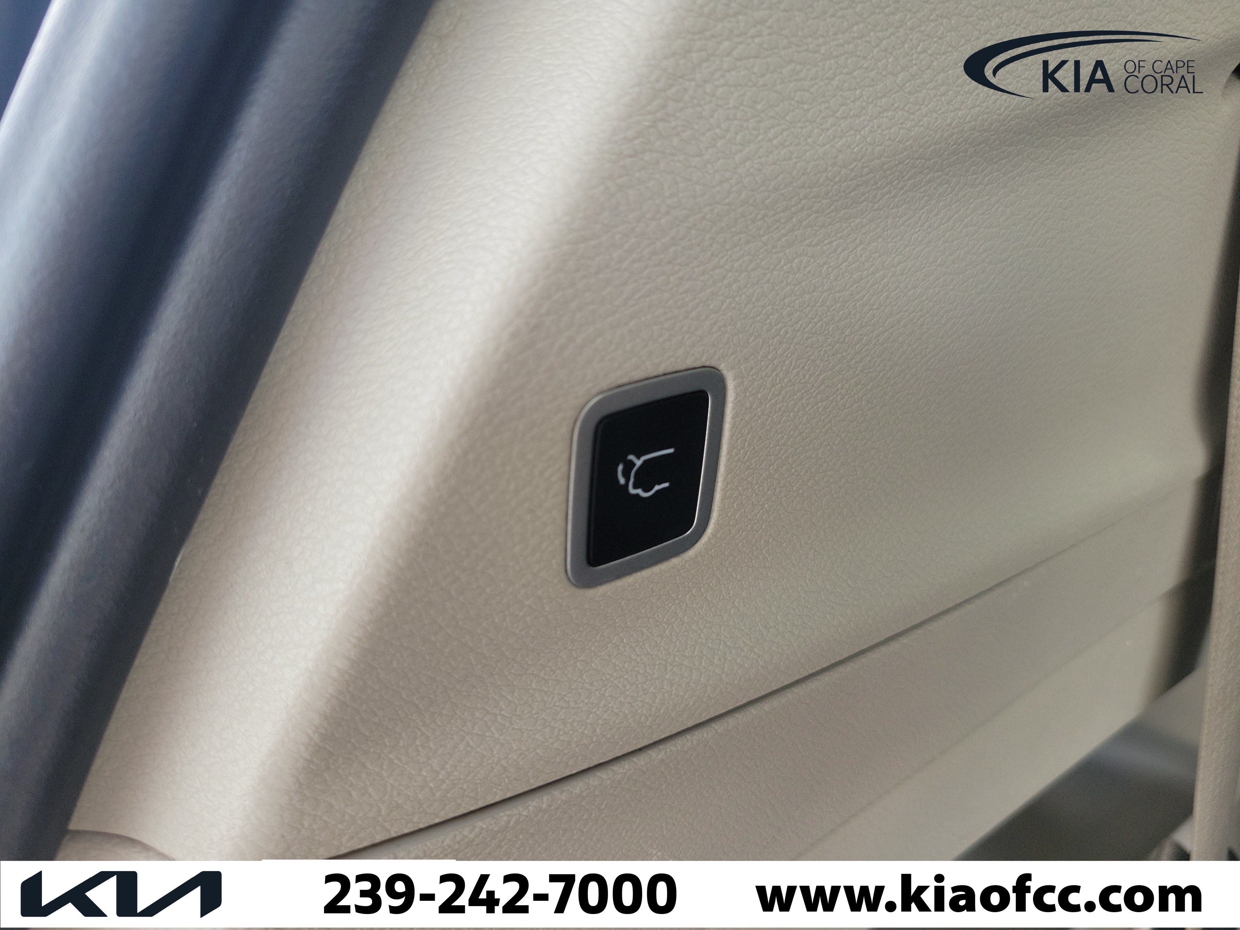Used 2024 Chrysler Pacifica Touring-L FWD image 10