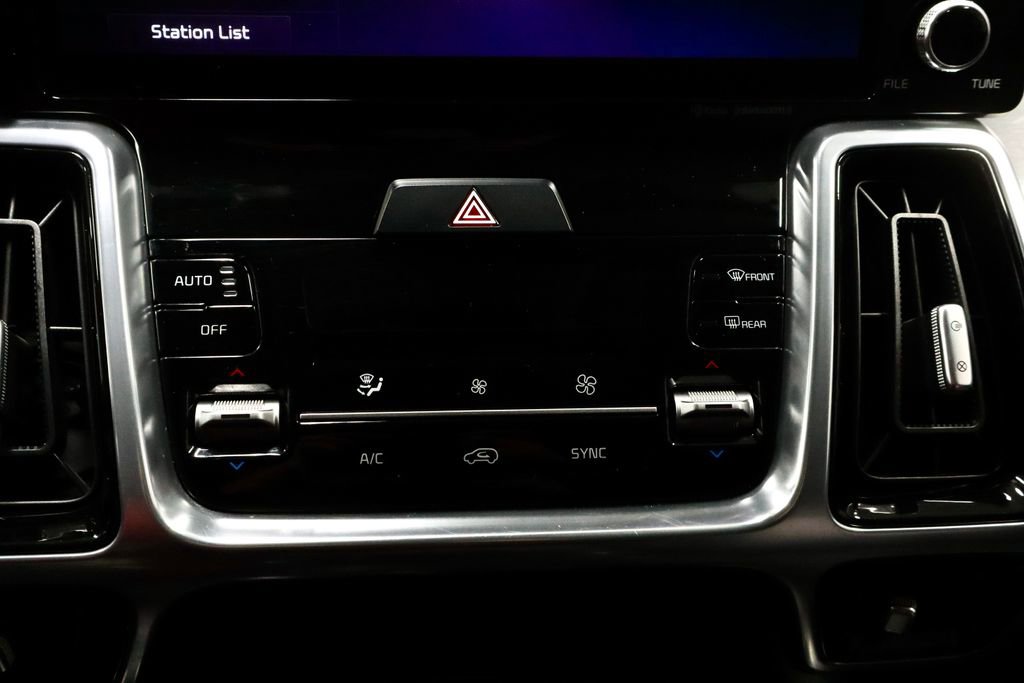 Used 2023 Kia Sorento SX image 32