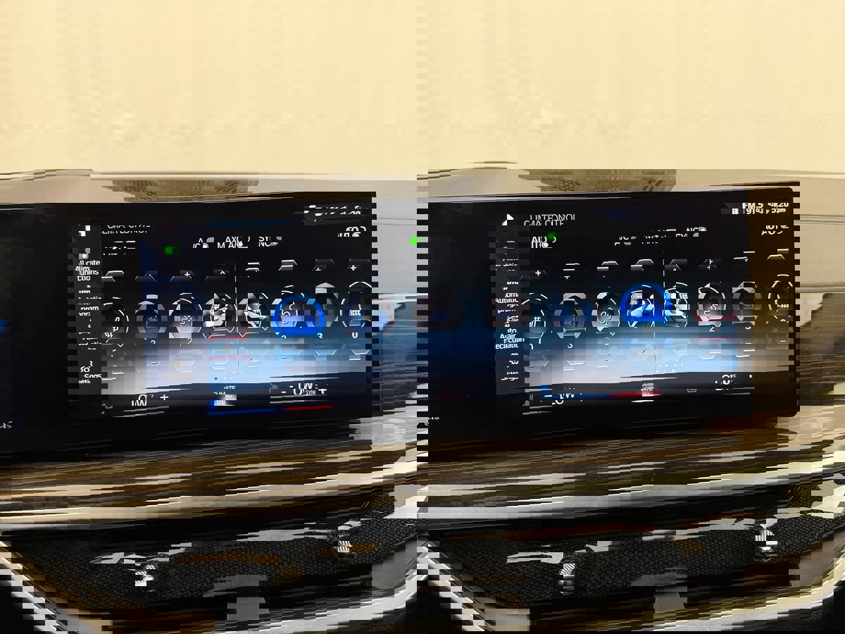 Used 2023 BMW X7 xDrive40i w/ Premium Package image 46