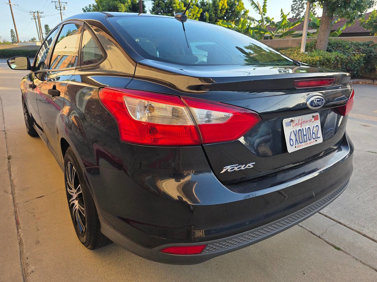 Used 2012 Ford Focus S FWD image 4