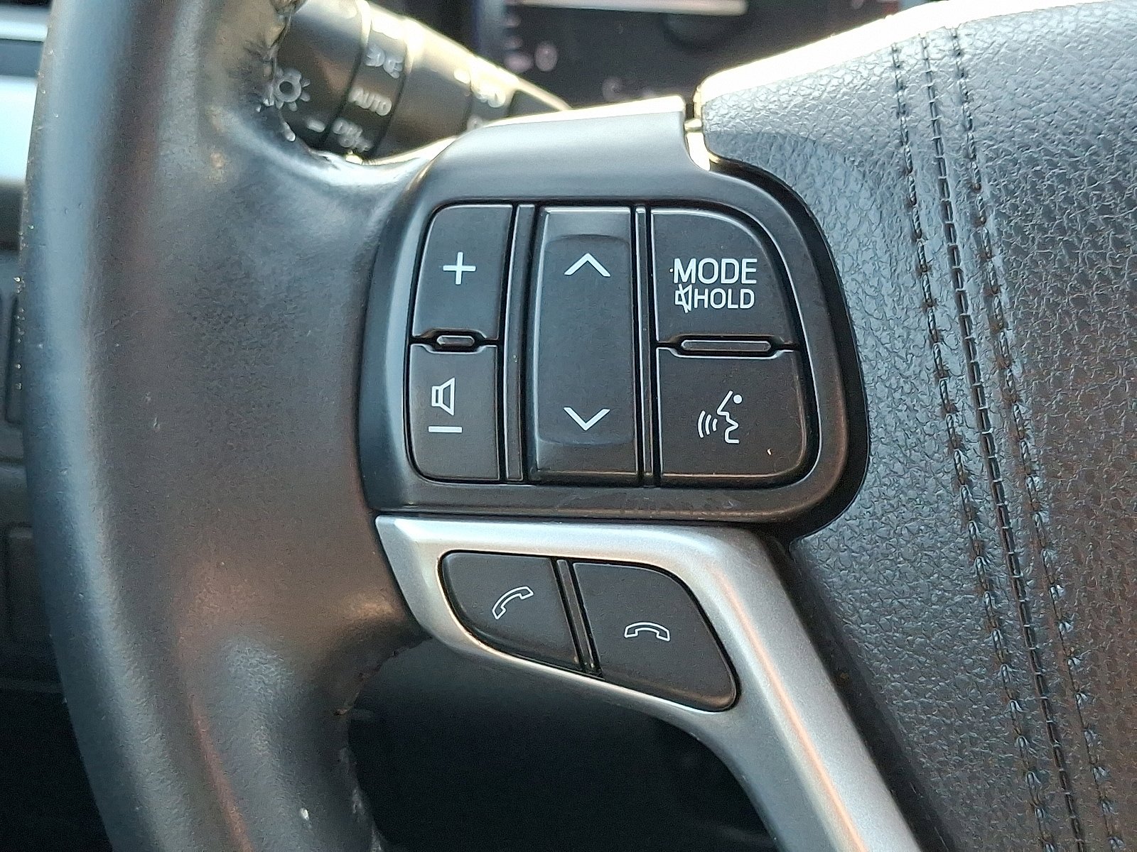 Used 2017 Toyota Highlander XLE AWD/4WD image 24