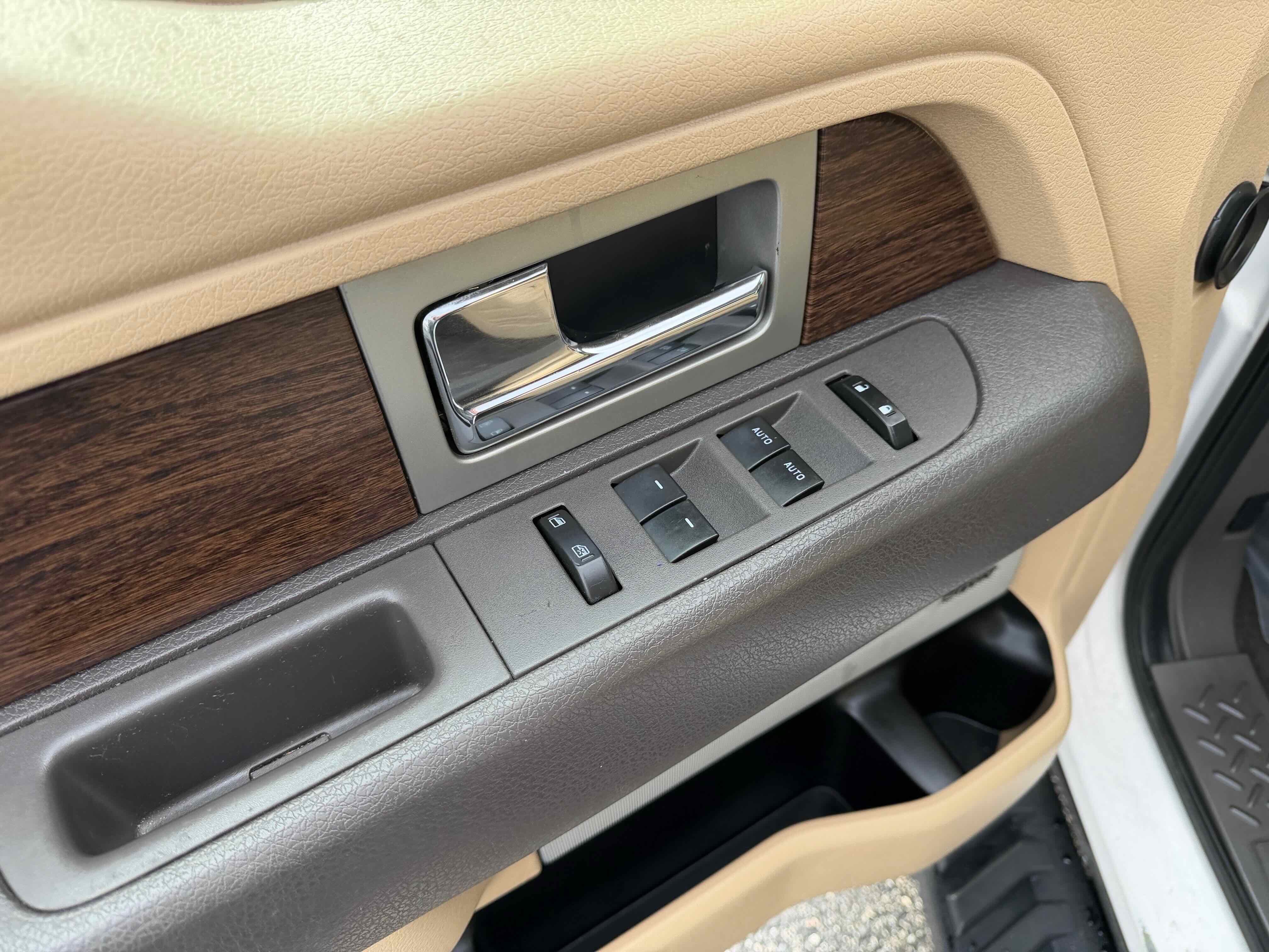 Used 2013 Ford F150 Lariat w/ Luxury Equipment Group image 18