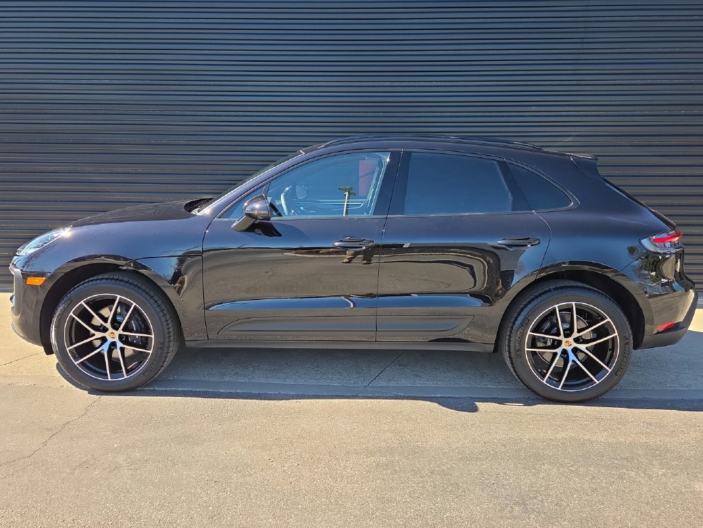 Certified 2026 Porsche Macan AWD/4WD image 2