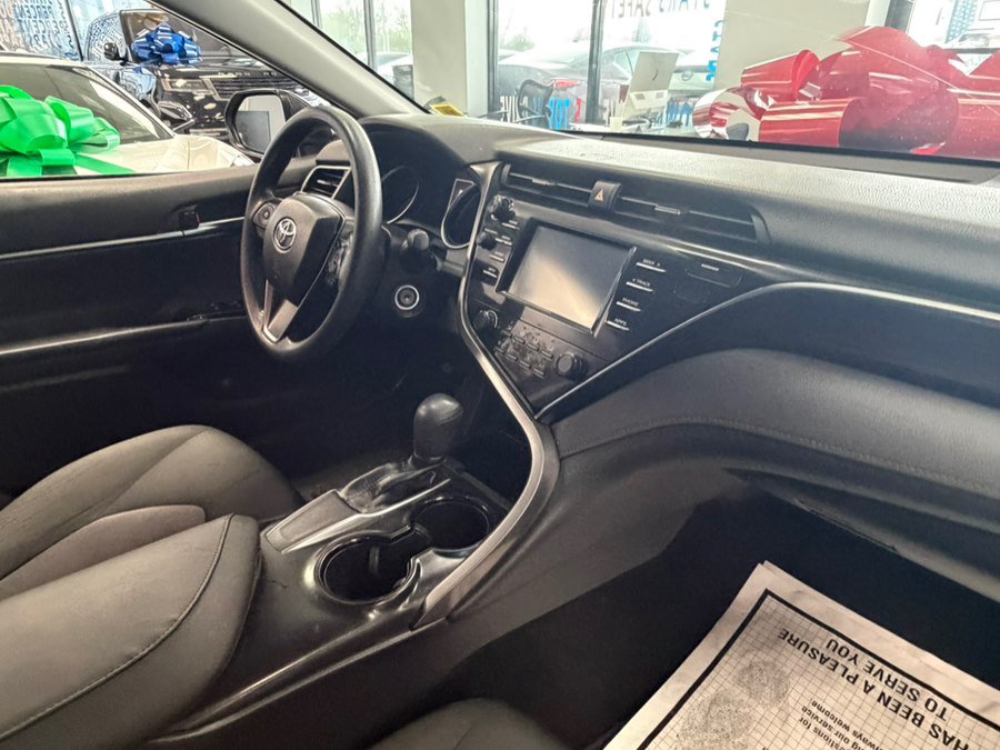 Used 2018 Toyota Camry LE FWD image 22