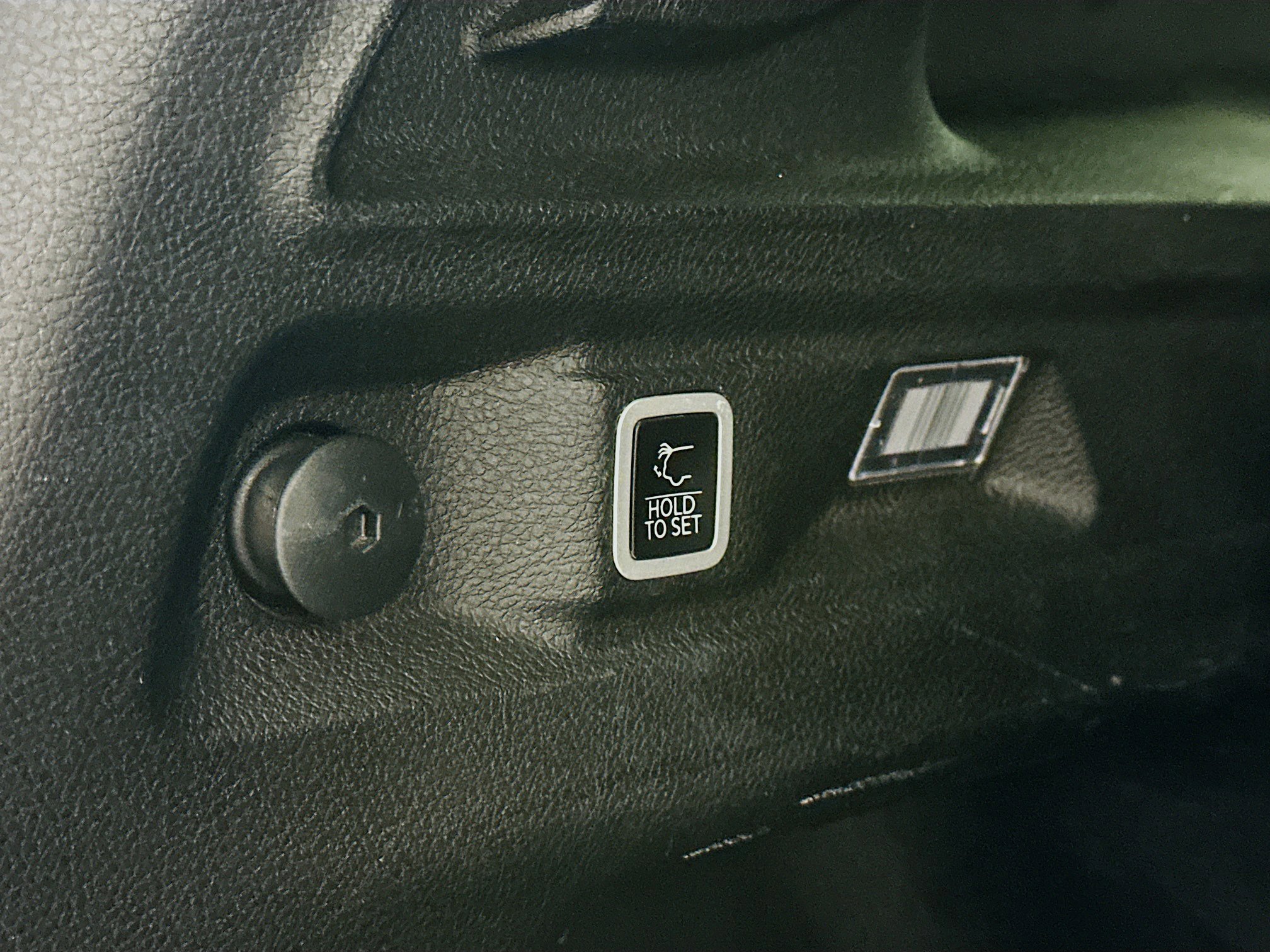 Used 2024 Jeep Grand Cherokee L Limited w/ Luxury Tech Group II image 33