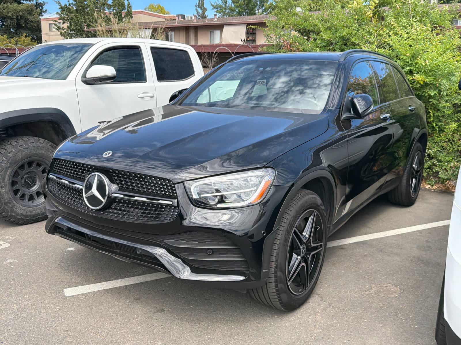 Used 2022 Mercedes-Benz GLC 300 4MATIC image 2