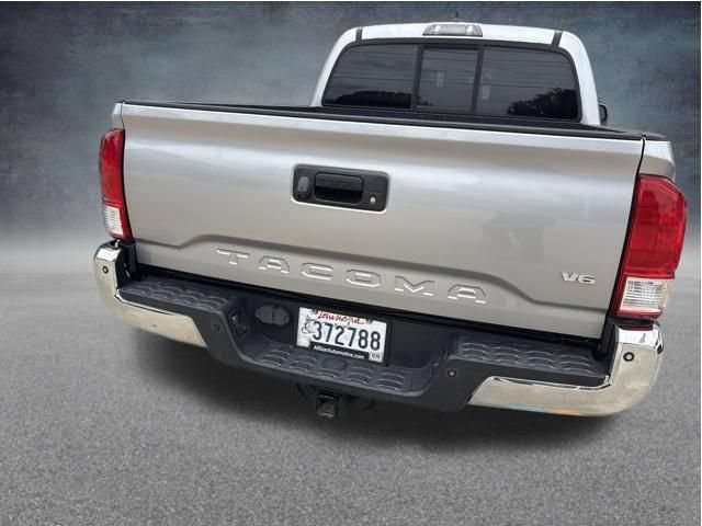 Used 2017 Toyota Tacoma SR5 w/ Tow Package RWD image 20