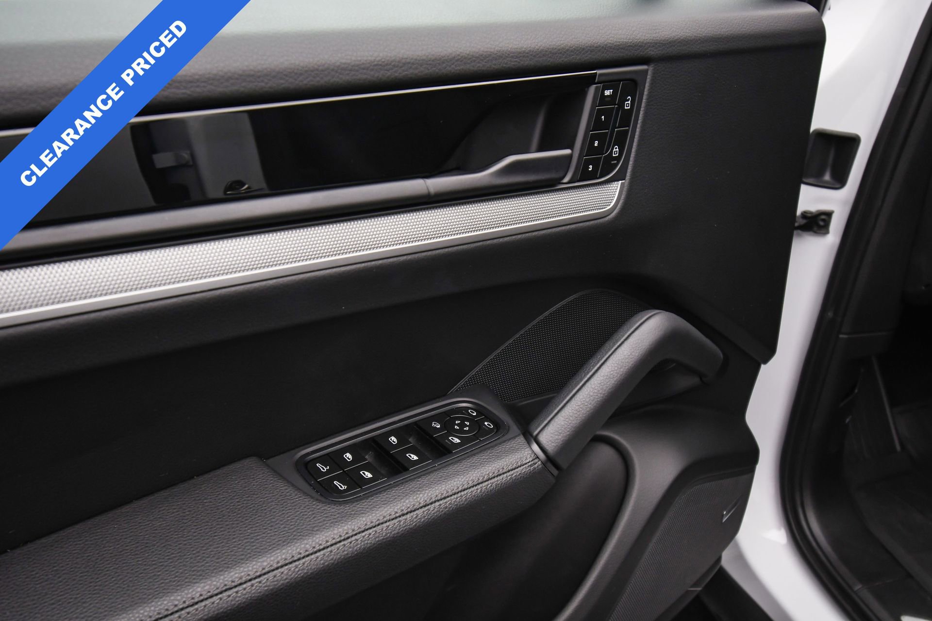 Used 2024 Porsche Cayenne Coupe image 43