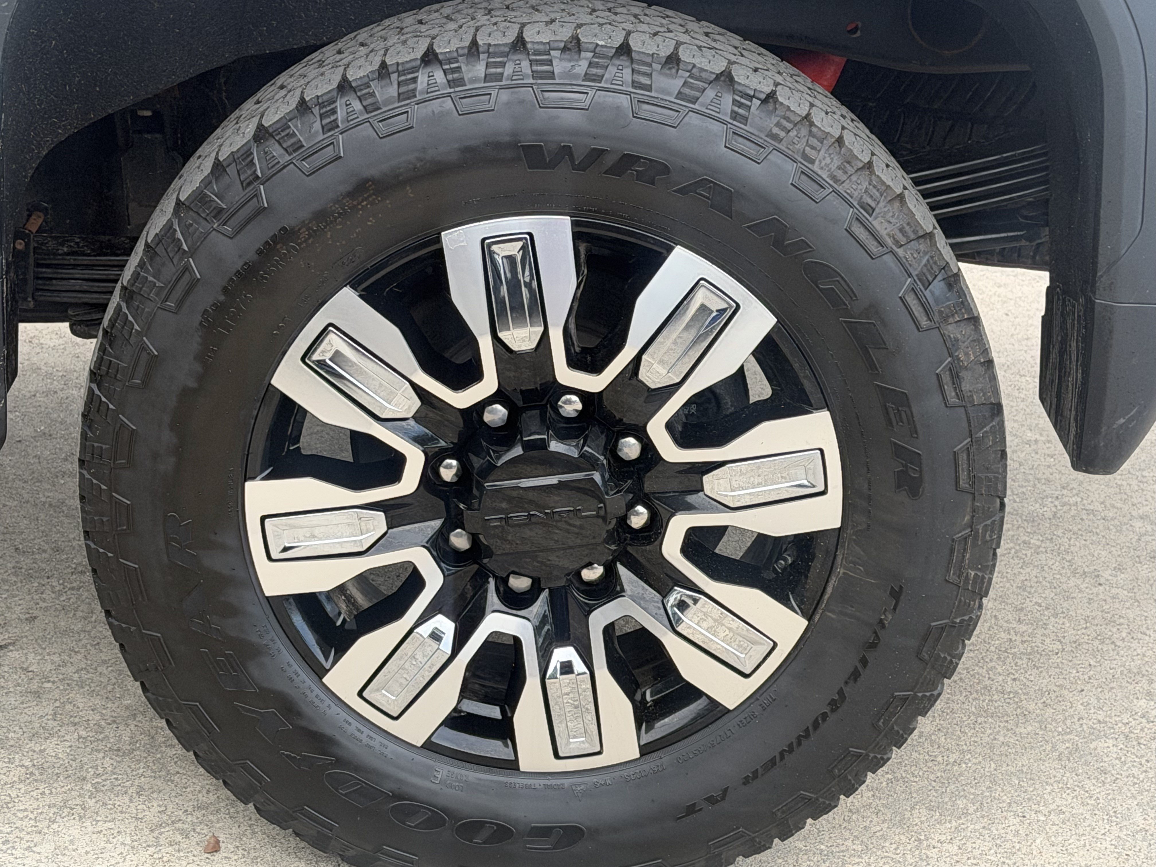 Used 2025 GMC Sierra 2500 Denali AWD/4WD image 9