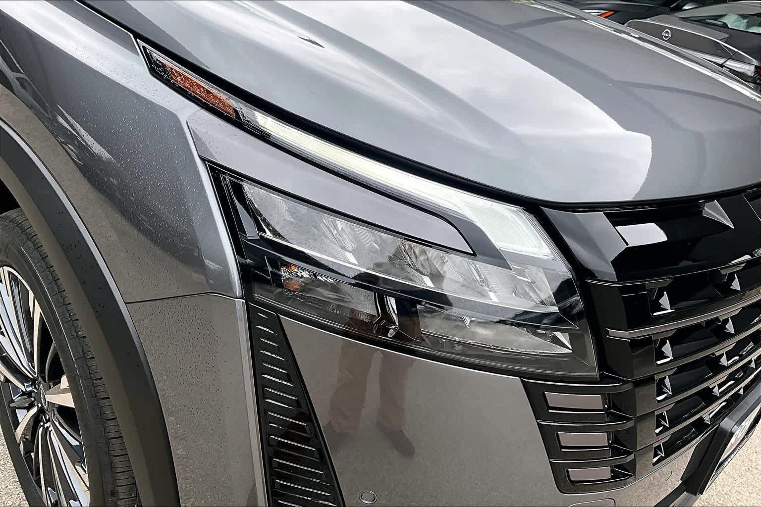 New 2026 Nissan Pathfinder Platinum image 18