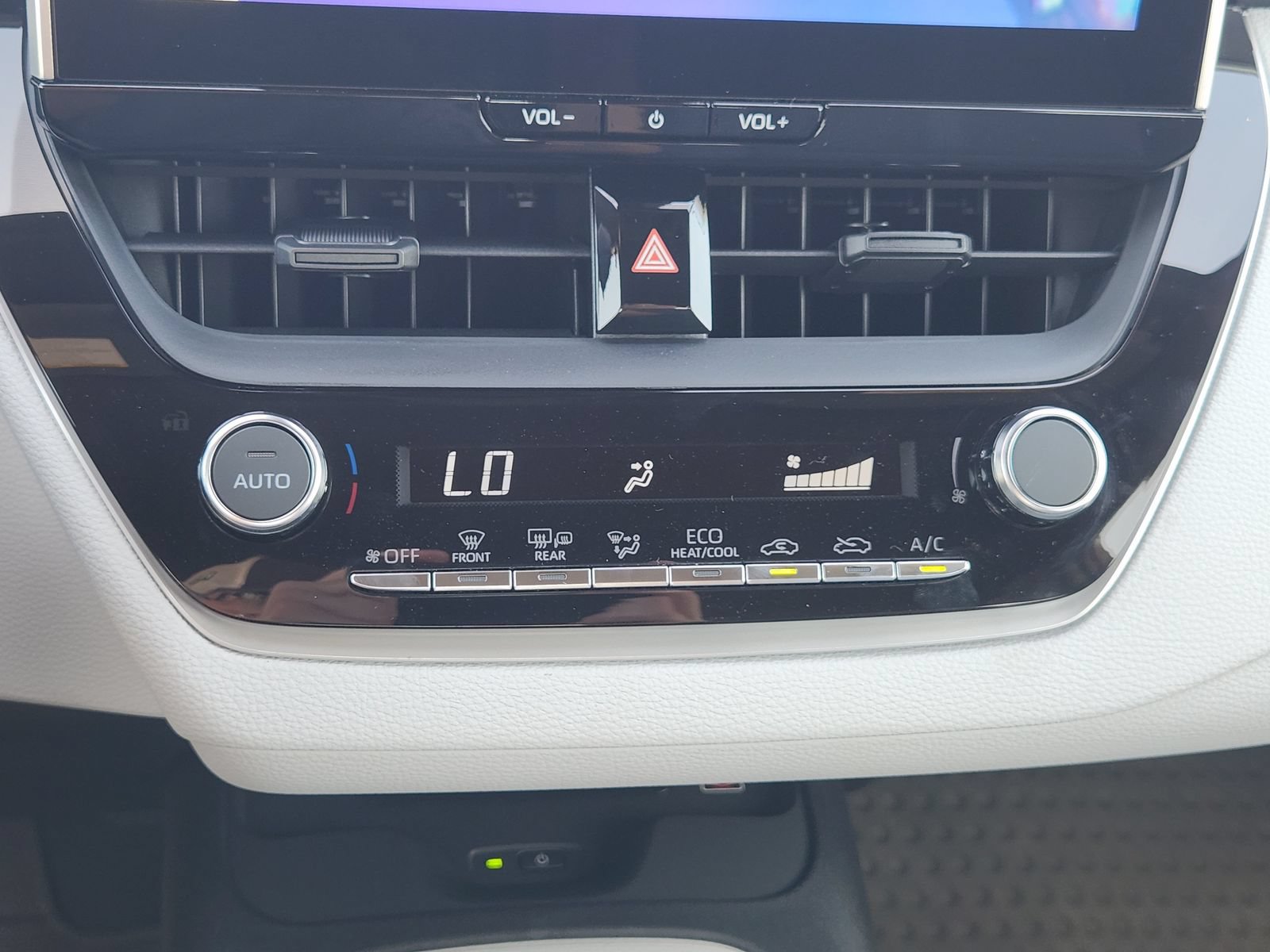 New 2026 Toyota Corolla SE w/ SE Premium Package FWD image 18