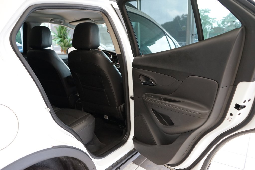 Used 2022 Buick Encore Preferred w/ Safety Package AWD/4WD image 41