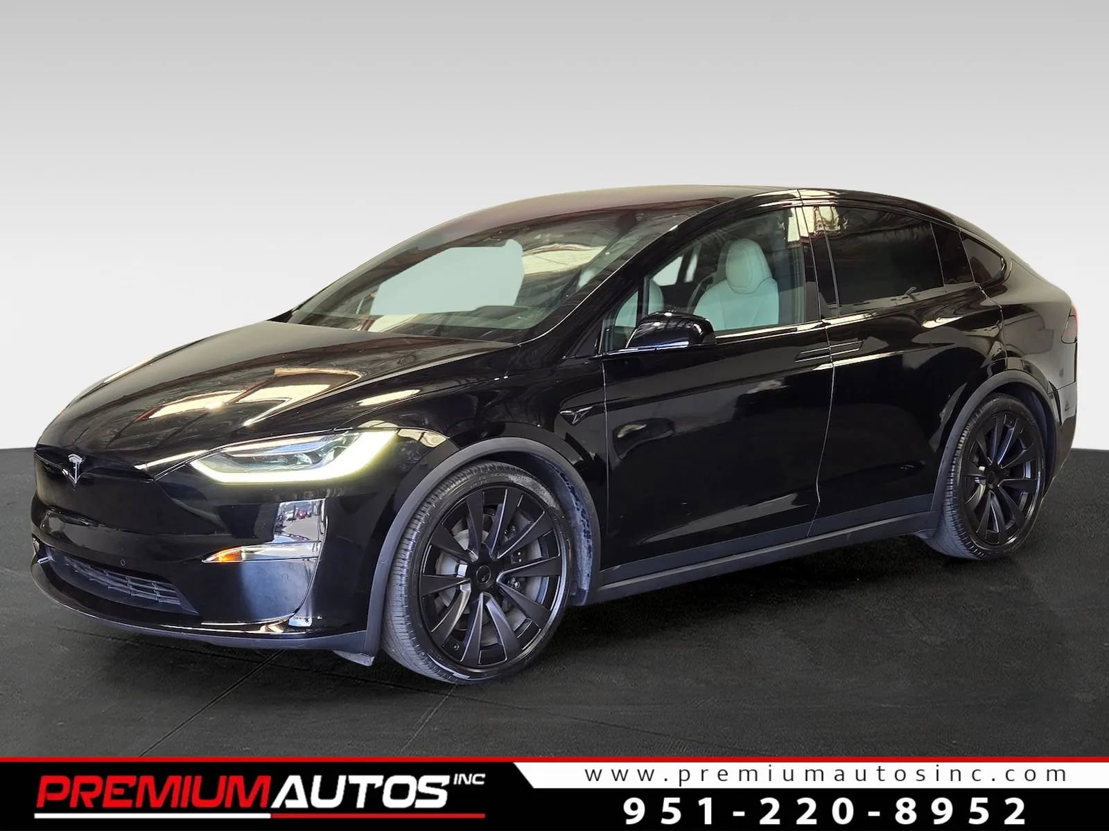 Used 2023 Tesla Model X image 1
