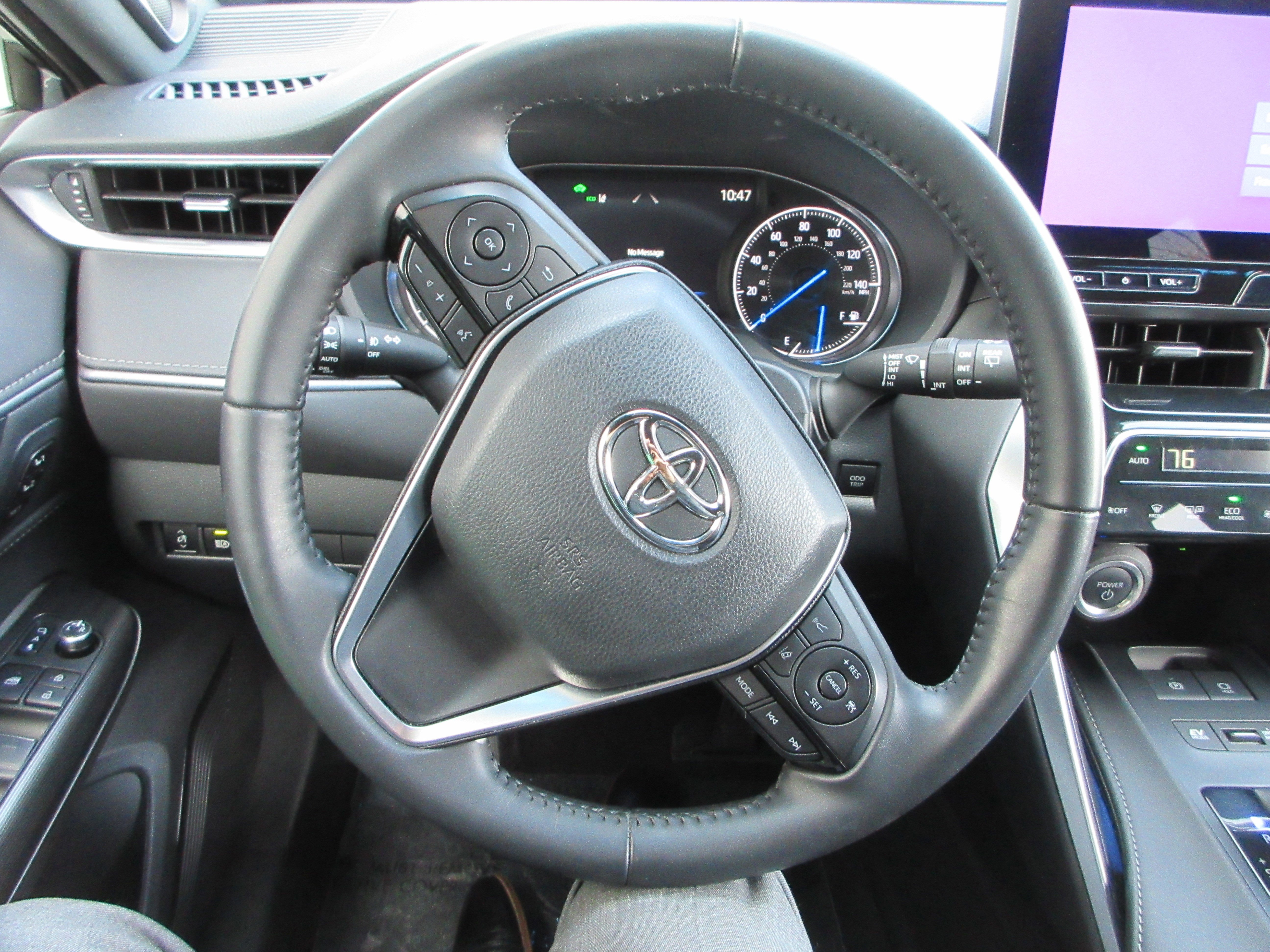 Used 2024 Toyota Venza XLE image 36