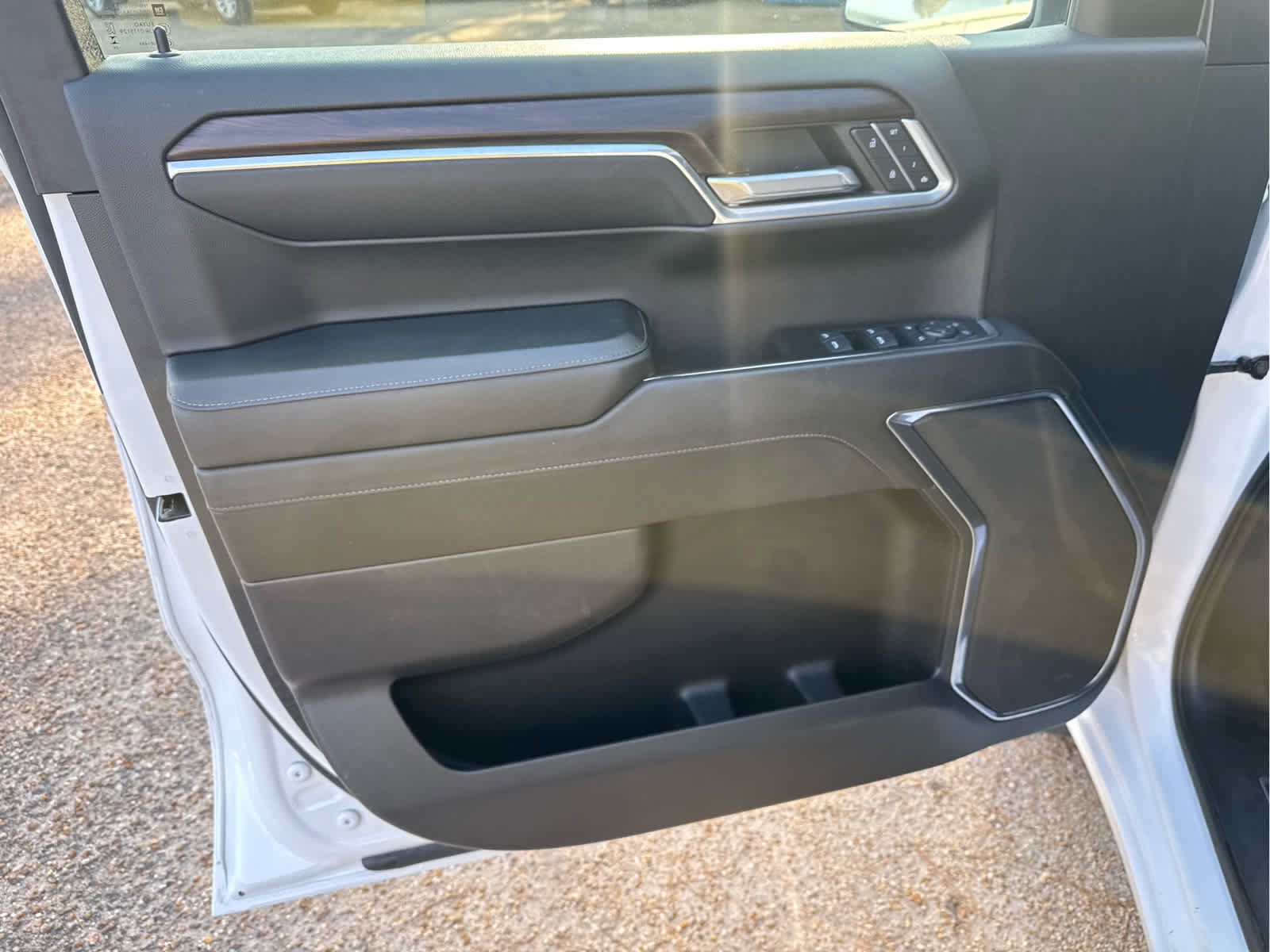 Used 2024 GMC Sierra 1500 SLT image 21