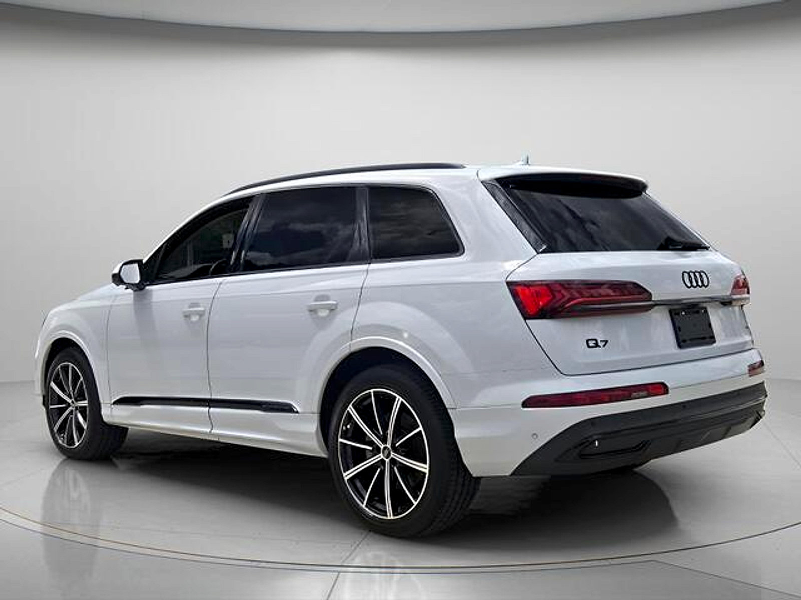 Used 2023 Audi Q7 3.0T Premium Plus w/ Premium Plus Package AWD/4WD image 4