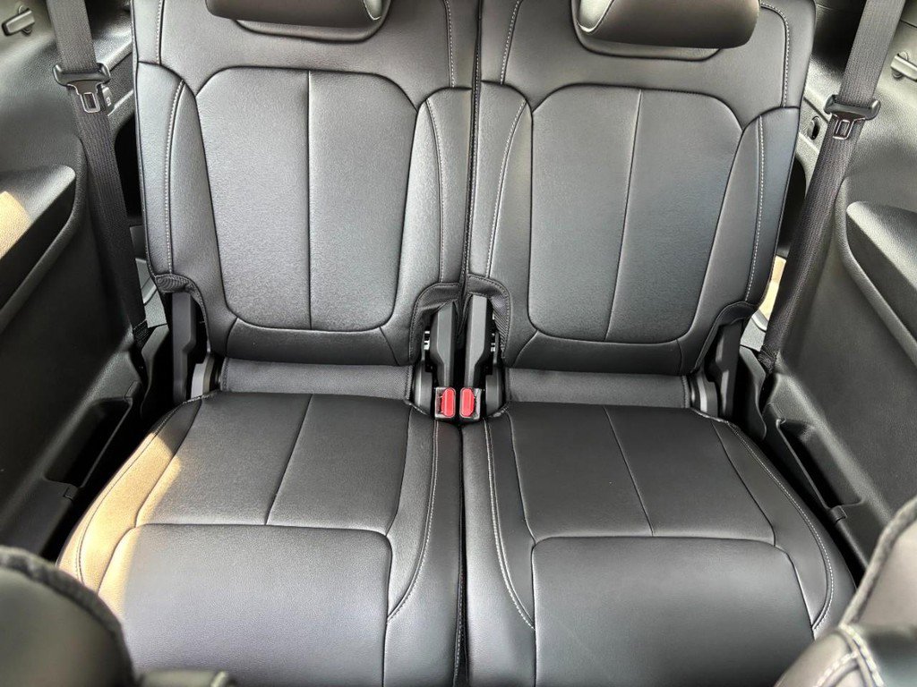 New 2025 Jeep Grand Cherokee L Limited w/ Black Appearance Package image 8