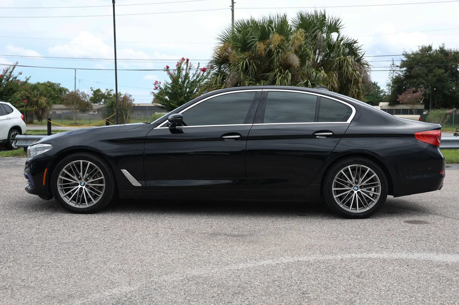 Used 2017 BMW 540i xDrive AWD/4WD image 2