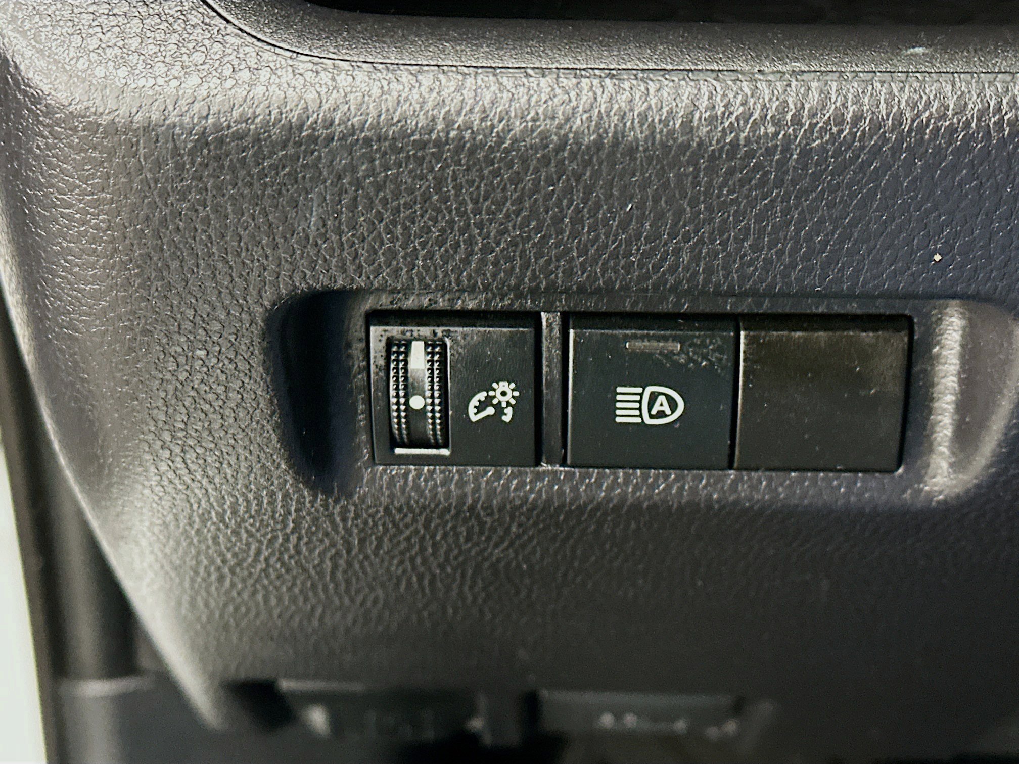 Used 2019 Toyota RAV4 LE image 17