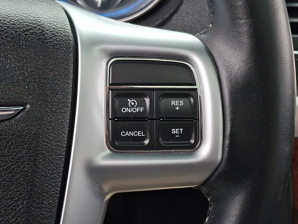Used 2013 Chrysler 300 w/ Driver Convenience Group RWD image 24