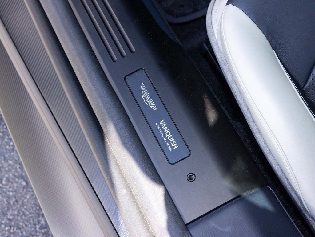 Used 2025 Aston Martin Vanquish image 22