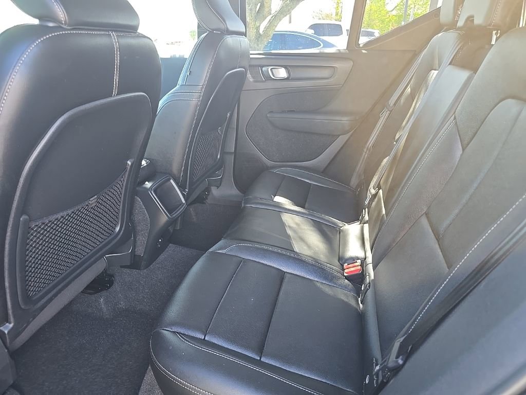 Used 2021 Volvo XC40 T5 Momentum image 23