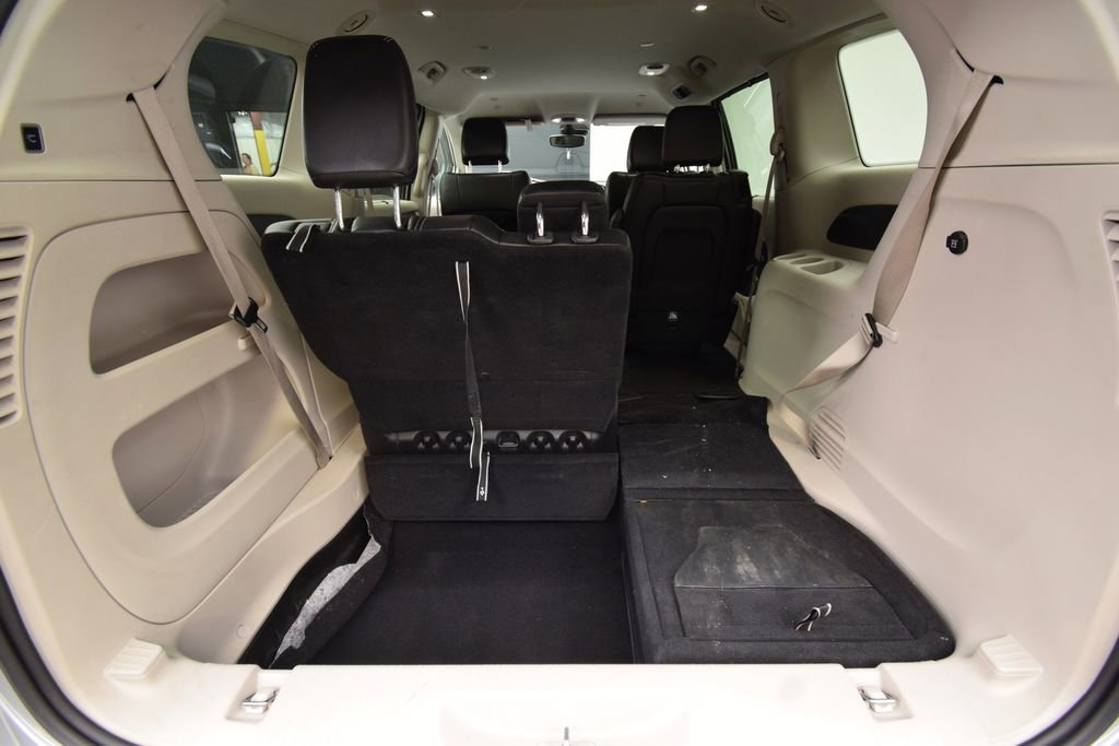 Used 2024 Chrysler Pacifica Touring-L image 27