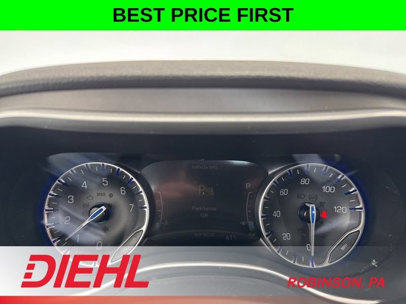 New 2027 Chrysler Pacifica Limited w/ Family Tech Group AWD/4WD image 30