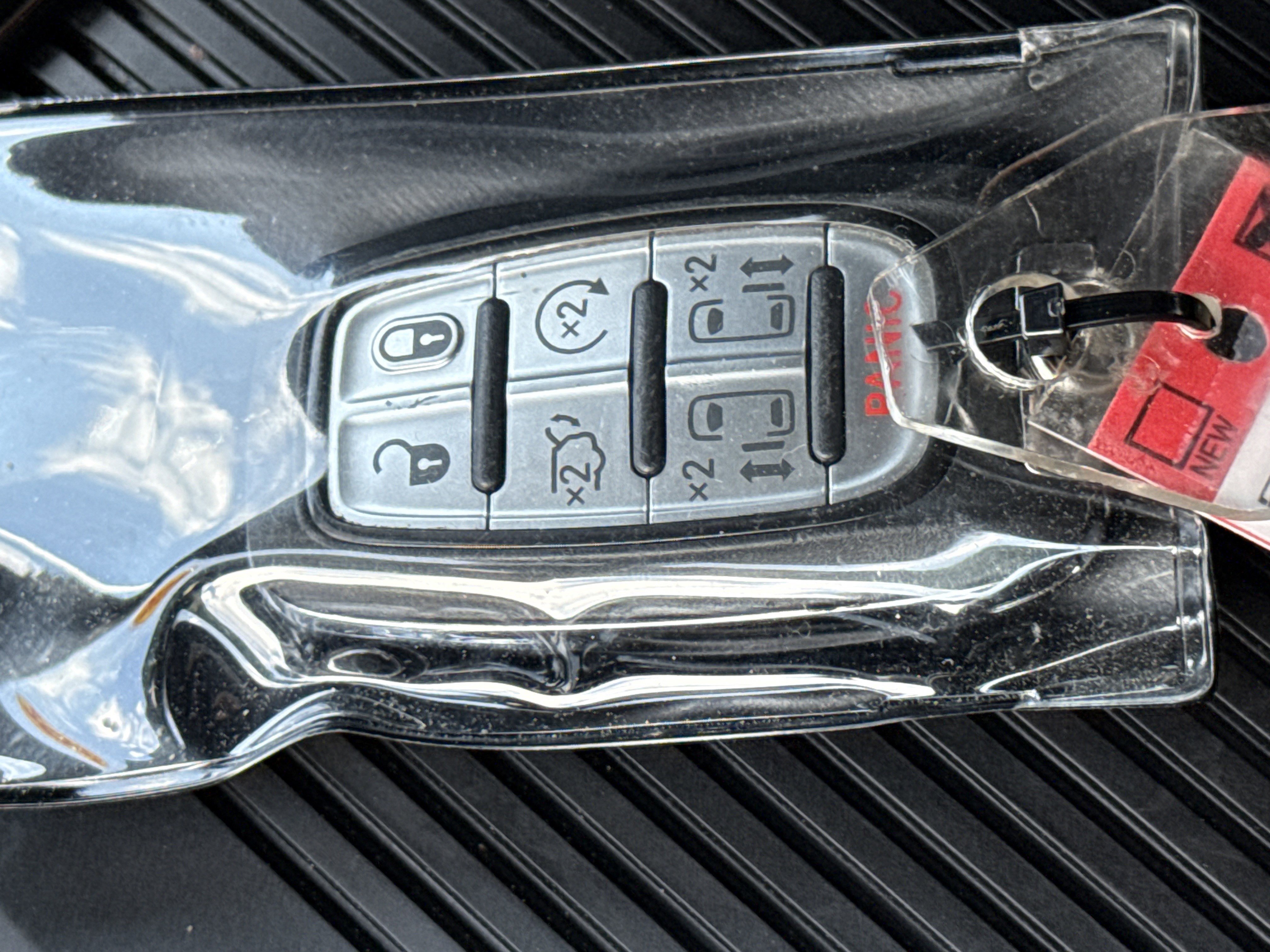 Used 2025 Chrysler Pacifica Limited FWD image 46